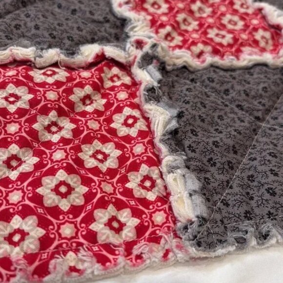 NWOT Distressed handmade floral baby blanket - Picture 3 of 7